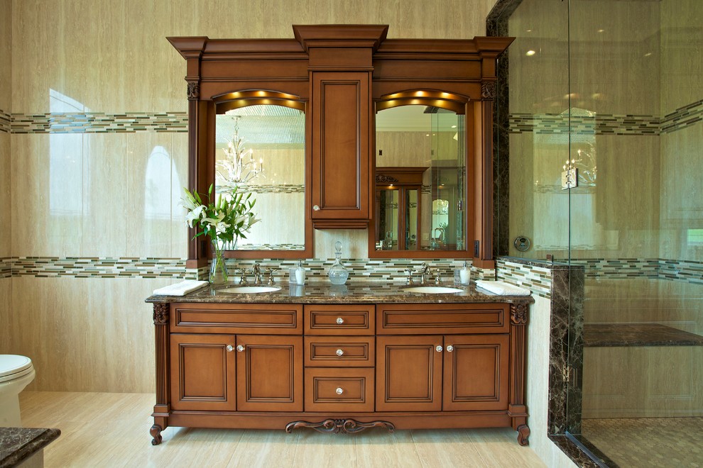 Inspiration för klassiska badrum, med ett undermonterad handfat, ett hörnbadkar, en hörndusch, luckor med infälld panel, skåp i mellenmörkt trä, granitbänkskiva, flerfärgad kakel och mosaik