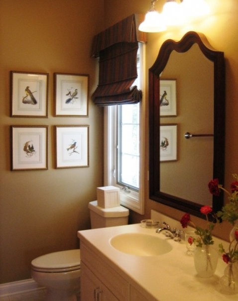 Idéer för att renovera ett mellanstort vintage badrum, med luckor med upphöjd panel, vita skåp, bruna väggar, ett undermonterad handfat och bänkskiva i akrylsten