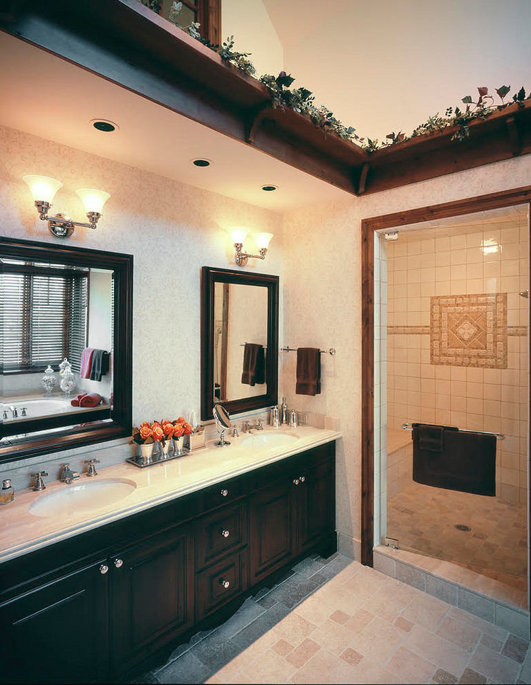 На фото: главная ванная комната среднего размера в классическом стиле с фасадами с выступающей филенкой, черными фасадами, накладной ванной, душем в нише, керамогранитной плиткой, бежевыми стенами, кирпичным полом, врезной раковиной, столешницей из ламината, коричневым полом, душем с распашными дверями и белой столешницей