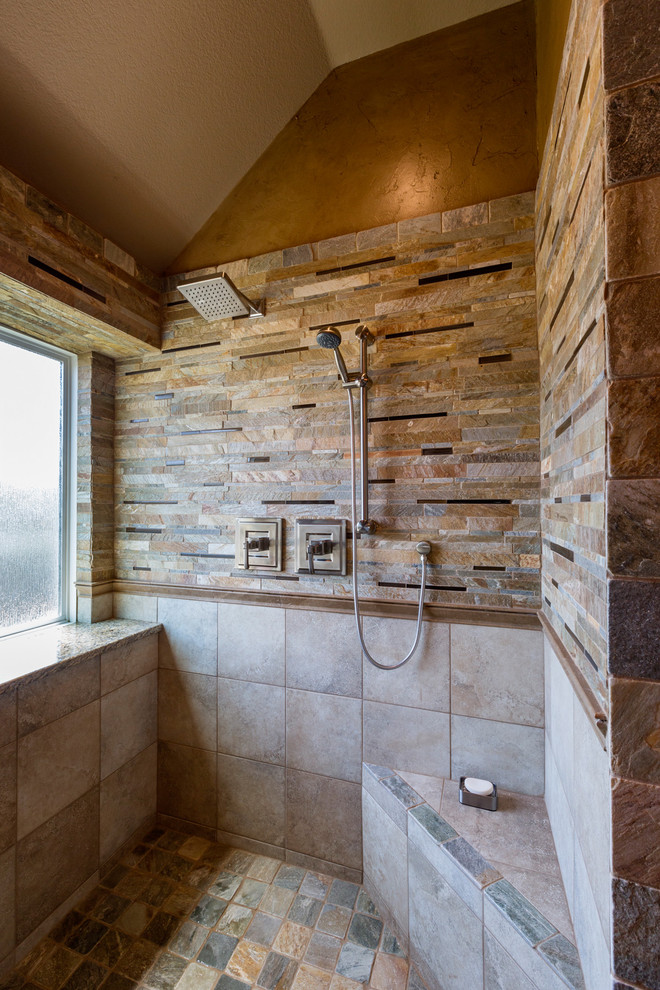 Immagine di una stanza da bagno padronale chic con top in quarzite e piastrelle beige