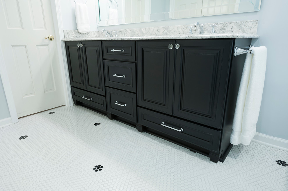 Bathroom - mid-sized traditional master white tile ceramic tile bathroom idea in Indianapolis with an undermount sink, raised-panel cabinets, black cabinets, quartz countertops, a two-piece toilet and blue walls