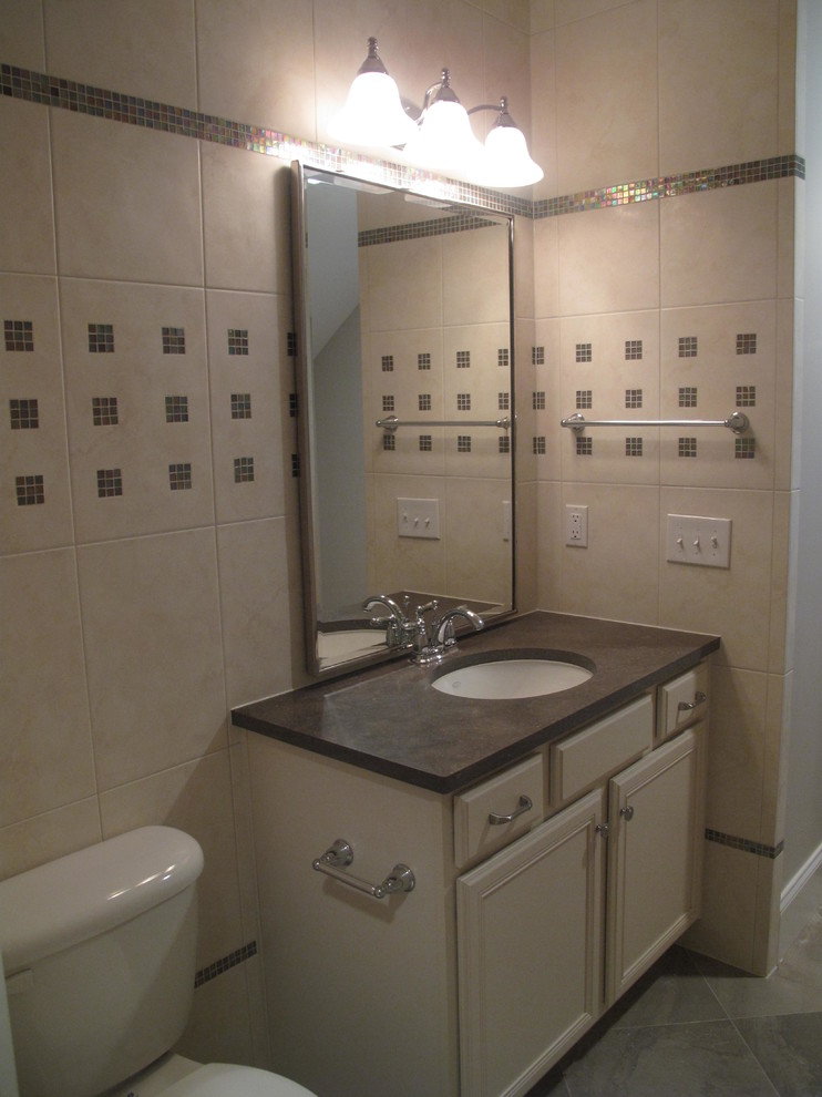 バーミングハムにあるカントリー風のおしゃれな浴室の写真