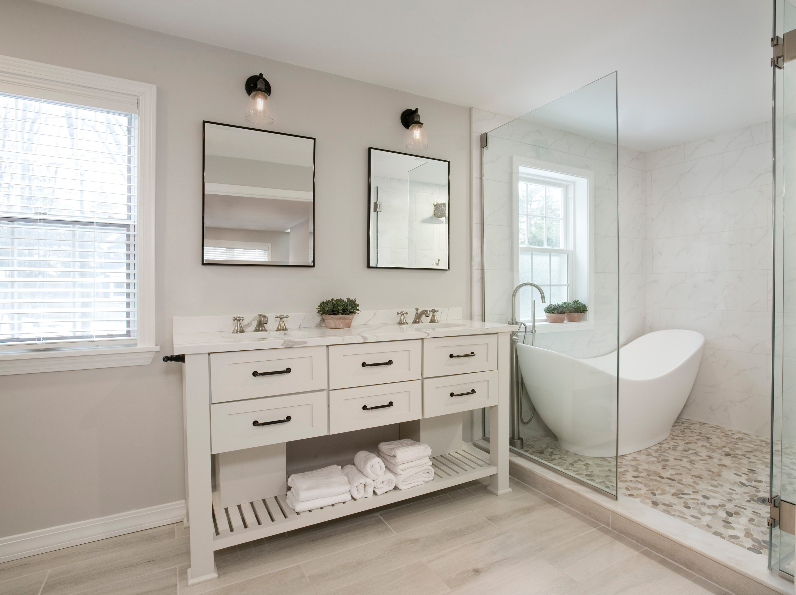 75 Beautiful Wood Look Tile Floor Master Bathroom Pictures Ideas July 2021 Houzz