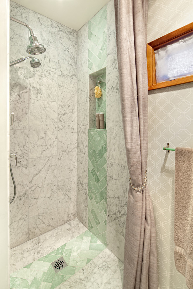 На фото: ванная комната в стиле неоклассика (современная классика) с плиткой кабанчик