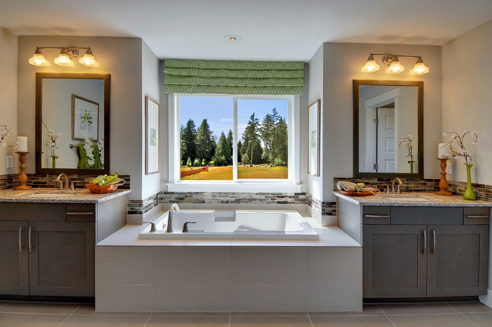 Свежая идея для дизайна: ванная комната в стиле неоклассика (современная классика) с врезной раковиной, фасадами в стиле шейкер, серыми фасадами и накладной ванной - отличное фото интерьера