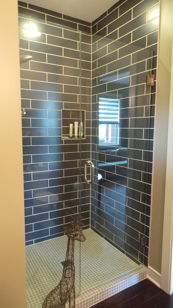 Design ideas for a small classic shower room bathroom in Other with an alcove shower, grey tiles, metro tiles, beige walls and porcelain flooring.