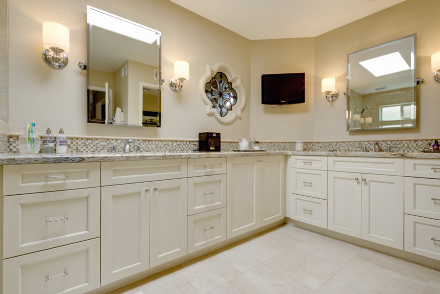 Transitional Cream Bathroom Cabinet Solutions Usa Img~18a1527903ab047b 9 3244 1 Df52d6c 