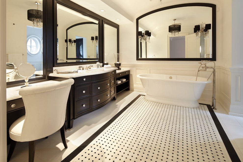 Inspiration för stora klassiska en-suite badrum, med ett undermonterad handfat, möbel-liknande, svarta skåp, ett fristående badkar, vita väggar, mosaikgolv och brun kakel