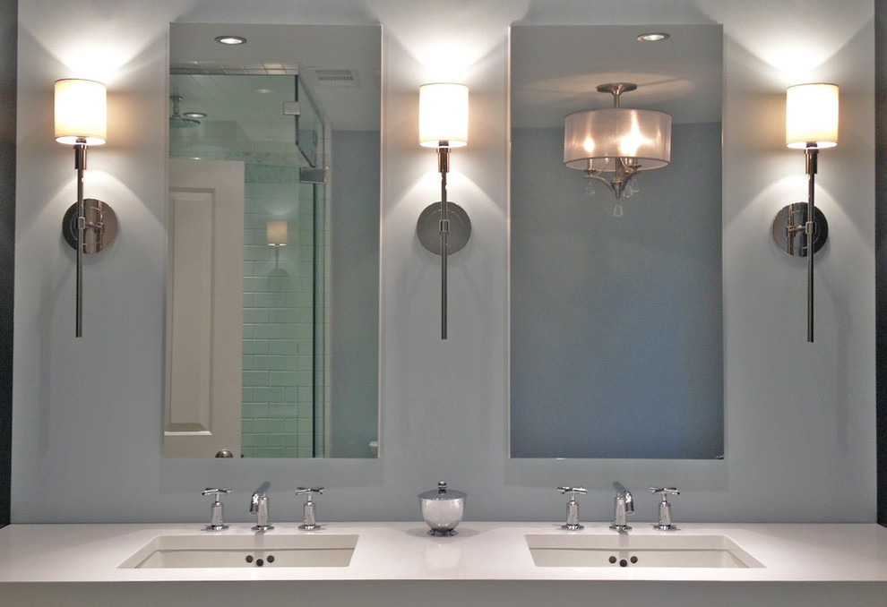 Inspiration för ett mellanstort vintage en-suite badrum, med ett undermonterad handfat, möbel-liknande, skåp i mörkt trä, bänkskiva i kvartsit, ett fristående badkar, en kantlös dusch, en toalettstol med hel cisternkåpa, grå kakel, stenkakel, blå väggar och marmorgolv