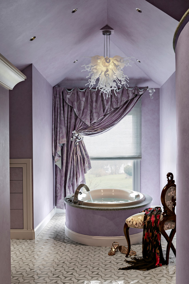 Diseño de cuarto de baño clásico renovado grande