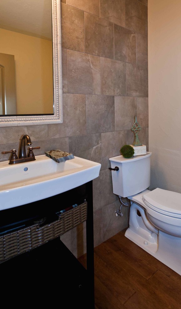 Example of a mid-sized transitional master tub/shower combo design in Portland with shaker cabinets, light wood cabinets, an undermount tub, a one-piece toilet, multicolored walls, an undermount sink and quartz countertops