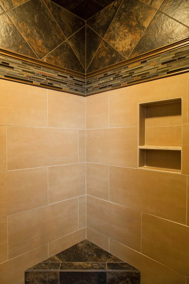 Ejemplo de cuarto de baño principal clásico renovado grande con baldosas y/o azulejos multicolor y baldosas y/o azulejos de cerámica