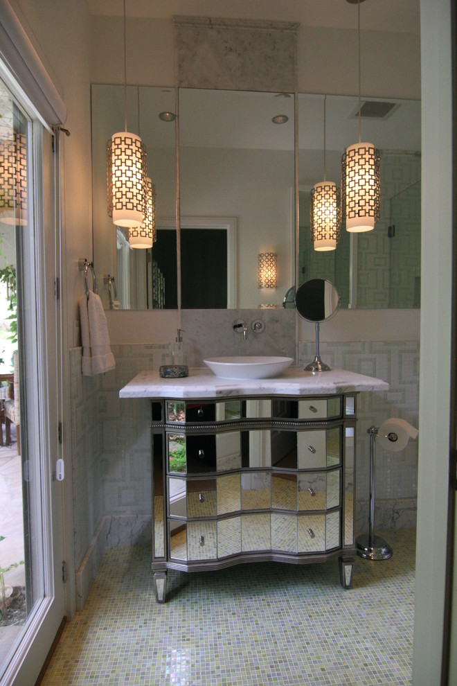 Foto de cuarto de baño contemporáneo con lavabo sobreencimera