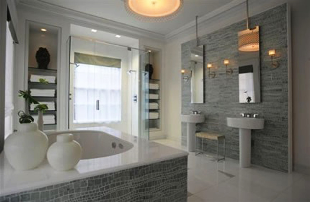 Esempio di una stanza da bagno classica con pavimento in marmo