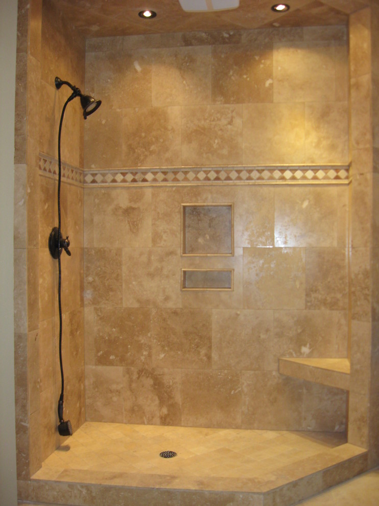 Idee per una stanza da bagno american style con piastrelle in pietra
