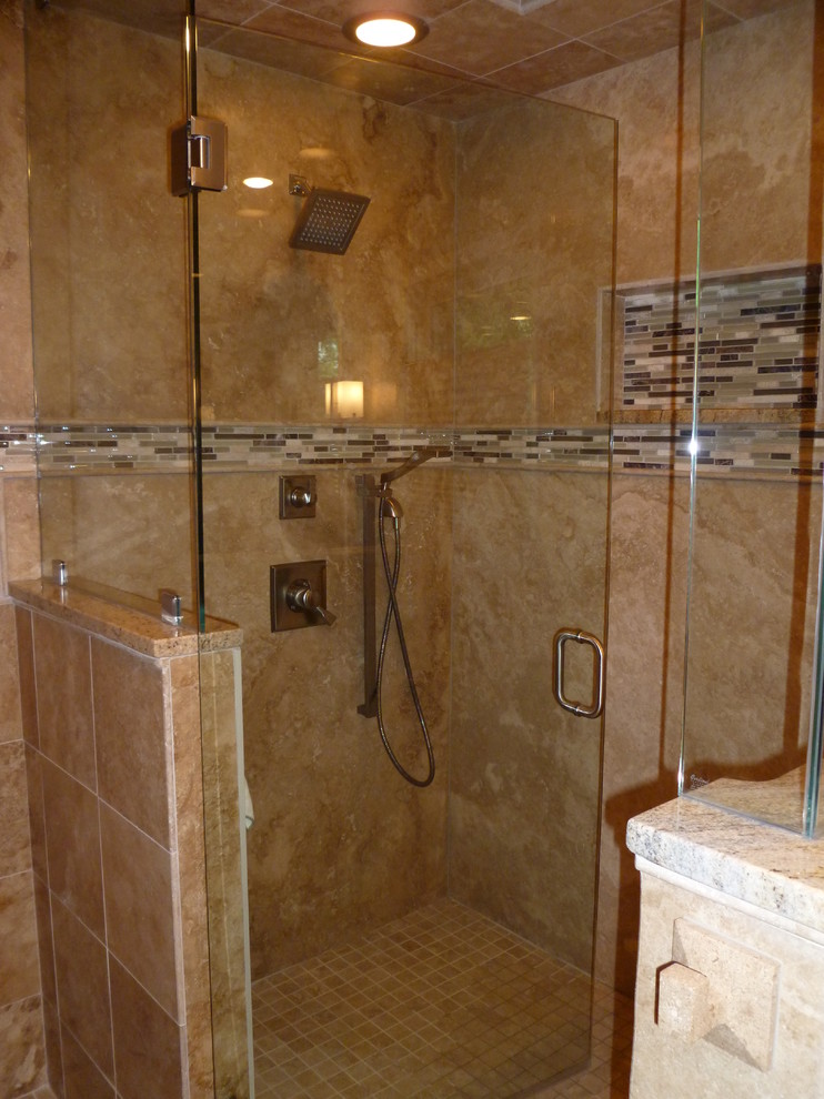 ナッシュビルにあるトラディショナルスタイルのおしゃれな浴室の写真