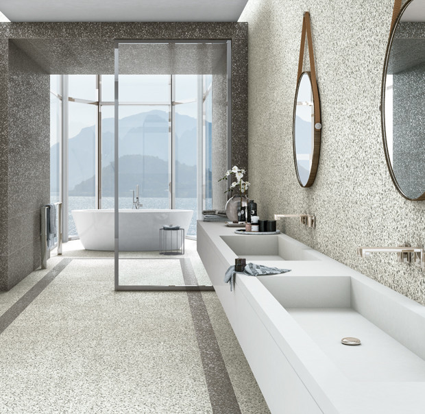 Réalisation d'une salle de bain principale minimaliste avec une baignoire indépendante, un carrelage multicolore, des dalles de pierre, un mur multicolore, sol en stratifié, une grande vasque, un plan de toilette en marbre, un sol multicolore et un plan de toilette blanc.