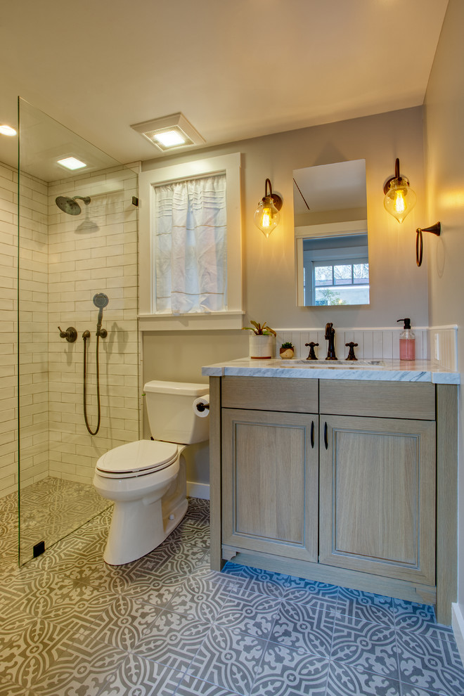 Trestle Glen Two Story Addition - Классический - Ванная комната - Сан ...