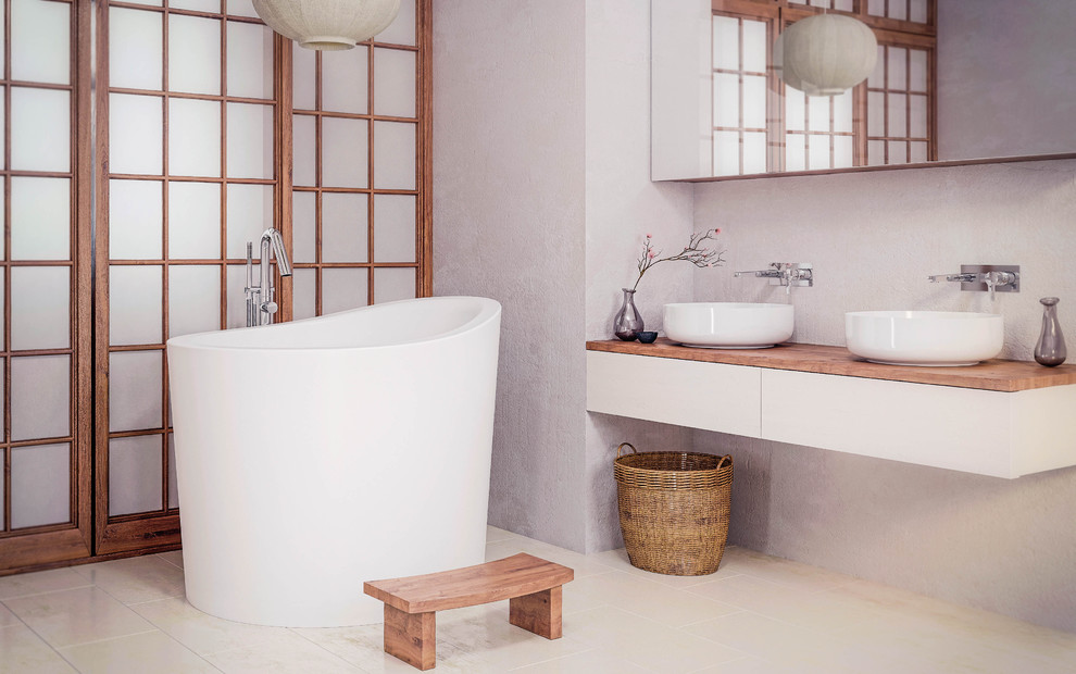 Inredning av ett modernt litet badrum, med ett japanskt badkar