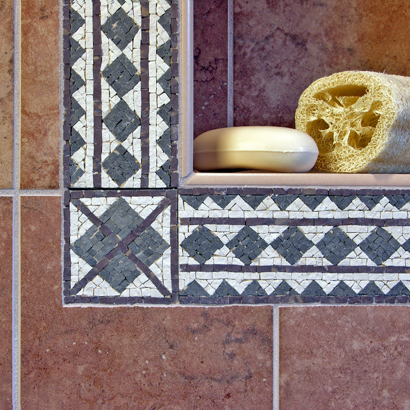 Foto de cuarto de baño principal mediterráneo de tamaño medio con baldosas y/o azulejos marrones y baldosas y/o azulejos de porcelana