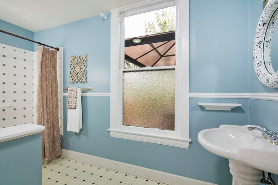Bathroom - mid-sized victorian kids' white tile and ceramic tile ceramic tile bathroom idea in Seattle with a pedestal sink, a one-piece toilet and blue walls