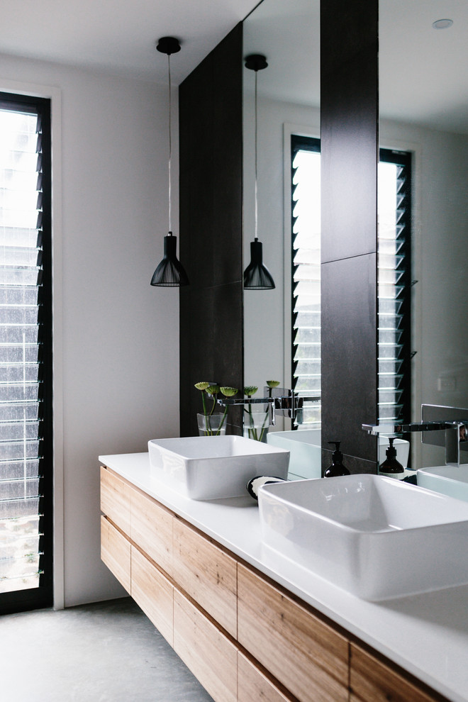 Inspiration for a contemporary bathroom remodel in Geelong with a vessel sink