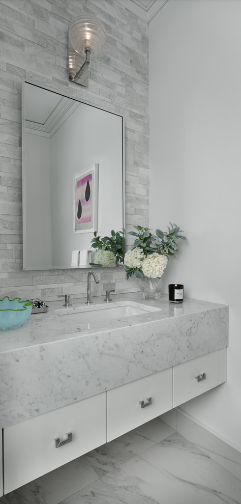Example of a transitional bathroom design in Detroit