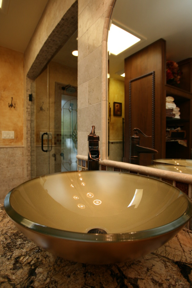 オレンジカウンティにあるトラディショナルスタイルのおしゃれな浴室の写真