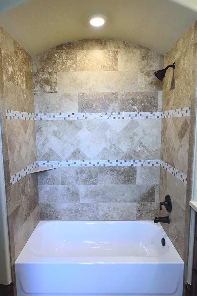 Idée de décoration pour une grande salle de bain principale méditerranéenne en bois brun avec un placard avec porte à panneau surélevé, une baignoire en alcôve, un combiné douche/baignoire, un carrelage beige, des carreaux de céramique, un mur beige, un sol en travertin, un lavabo encastré, un plan de toilette en marbre, un sol beige et une cabine de douche avec un rideau.