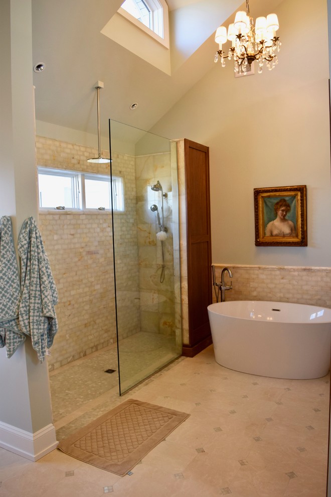 Cette image montre une grande salle de bain principale traditionnelle en bois foncé avec un placard à porte shaker, une baignoire indépendante, une douche à l'italienne, un carrelage beige, un carrelage de pierre, un mur gris, un sol en carrelage de céramique, un lavabo encastré, un plan de toilette en quartz modifié, un sol beige, aucune cabine et un plan de toilette blanc.