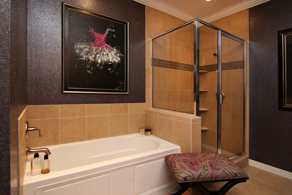 Inspiration pour une salle de bain principale traditionnelle de taille moyenne avec un placard à porte plane, une baignoire en alcôve, une douche d'angle, WC séparés, un carrelage beige, des carreaux de porcelaine et un lavabo encastré.