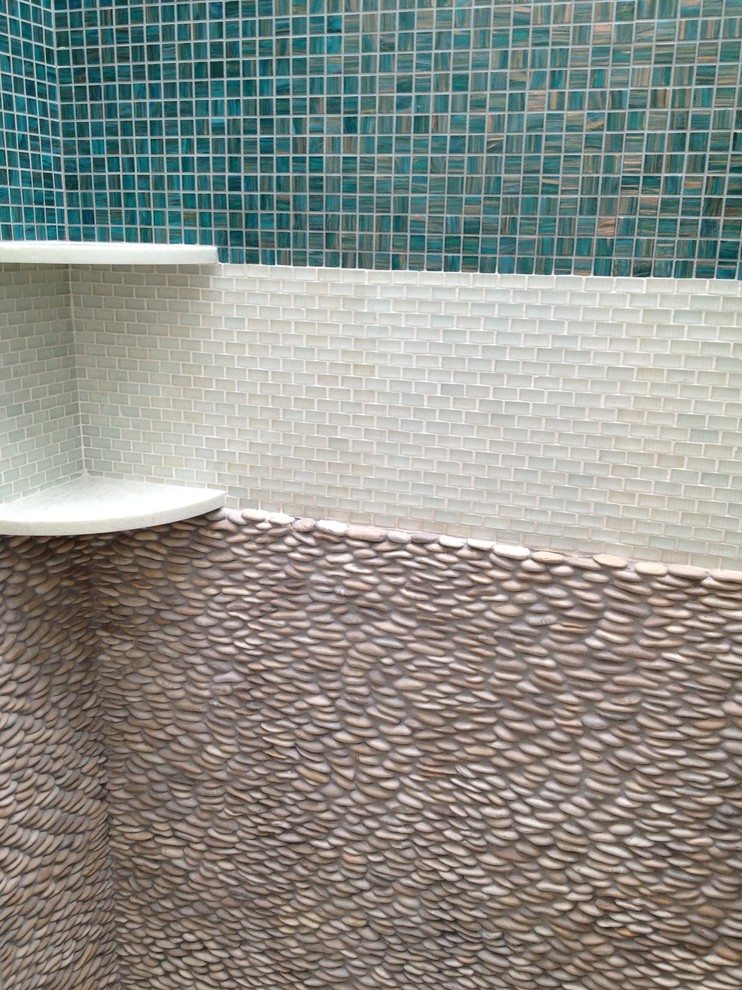 ワシントンD.C.にあるビーチスタイルのおしゃれな浴室の写真