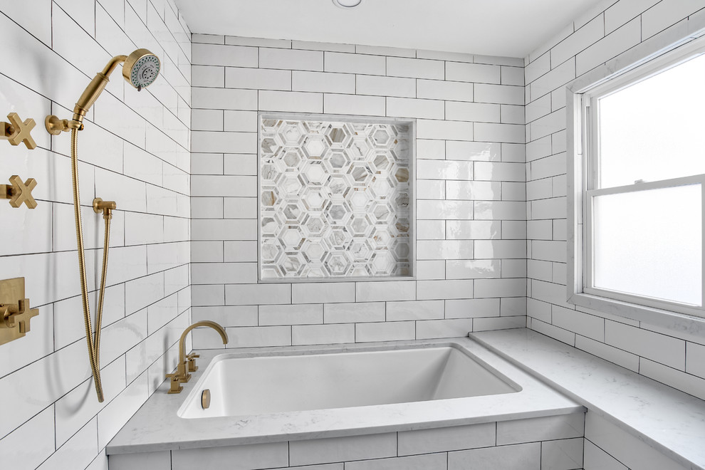 На фото: большая главная ванная комната с фасадами в стиле шейкер, черными фасадами, полновстраиваемой ванной, душем над ванной, унитазом-моноблоком, белой плиткой, плиткой кабанчик, белыми стенами, полом из мозаичной плитки, врезной раковиной, душем с распашными дверями и белой столешницей с