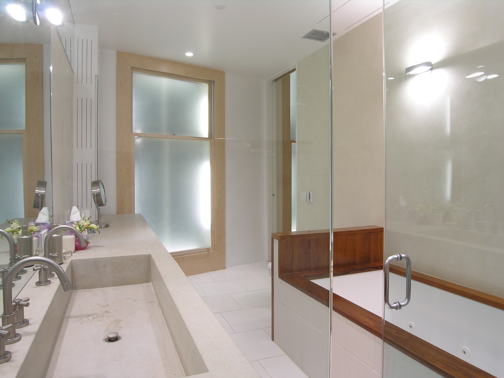 Imagen de cuarto de baño minimalista con lavabo de seno grande
