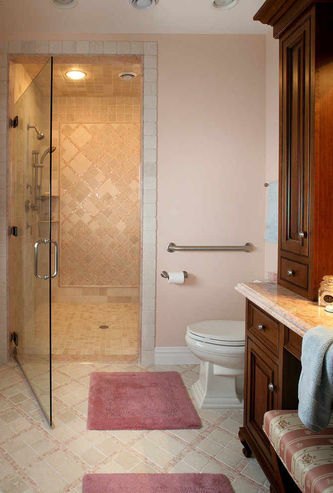 ニューヨークにある高級な中くらいなトラディショナルスタイルのおしゃれな浴室の写真