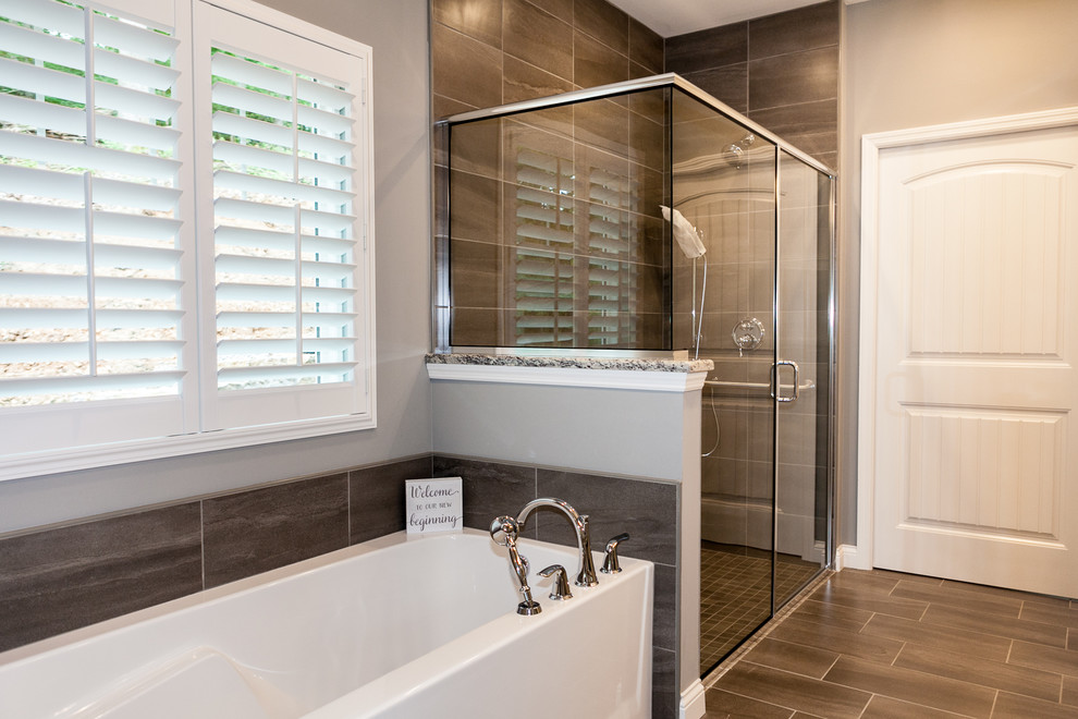 Свежая идея для дизайна: главная ванная комната в стиле кантри - отличное фото интерьера