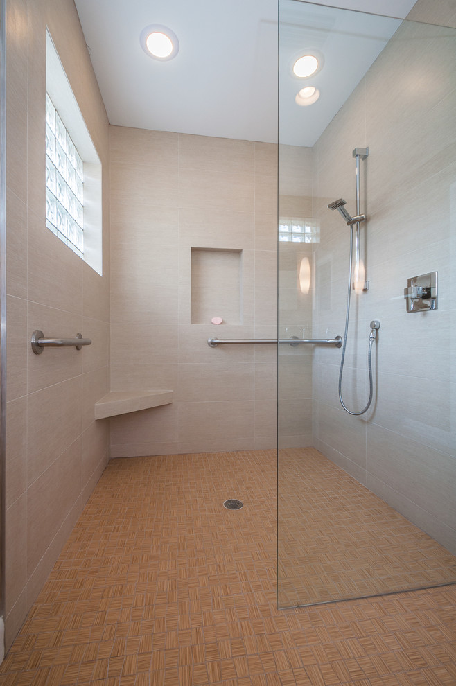Bathroom - mid-century modern bathroom idea in Tampa