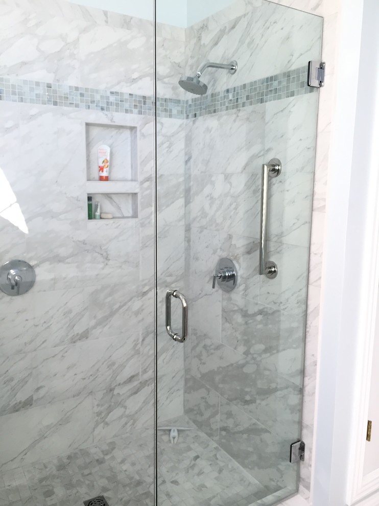 Inspiration for a medium sized classic ensuite bathroom in Nashville with shaker cabinets, white cabinets, porcelain tiles, engineered stone worktops, a built-in shower, a two-piece toilet, grey tiles, white tiles, grey walls, marble flooring and a submerged sink.