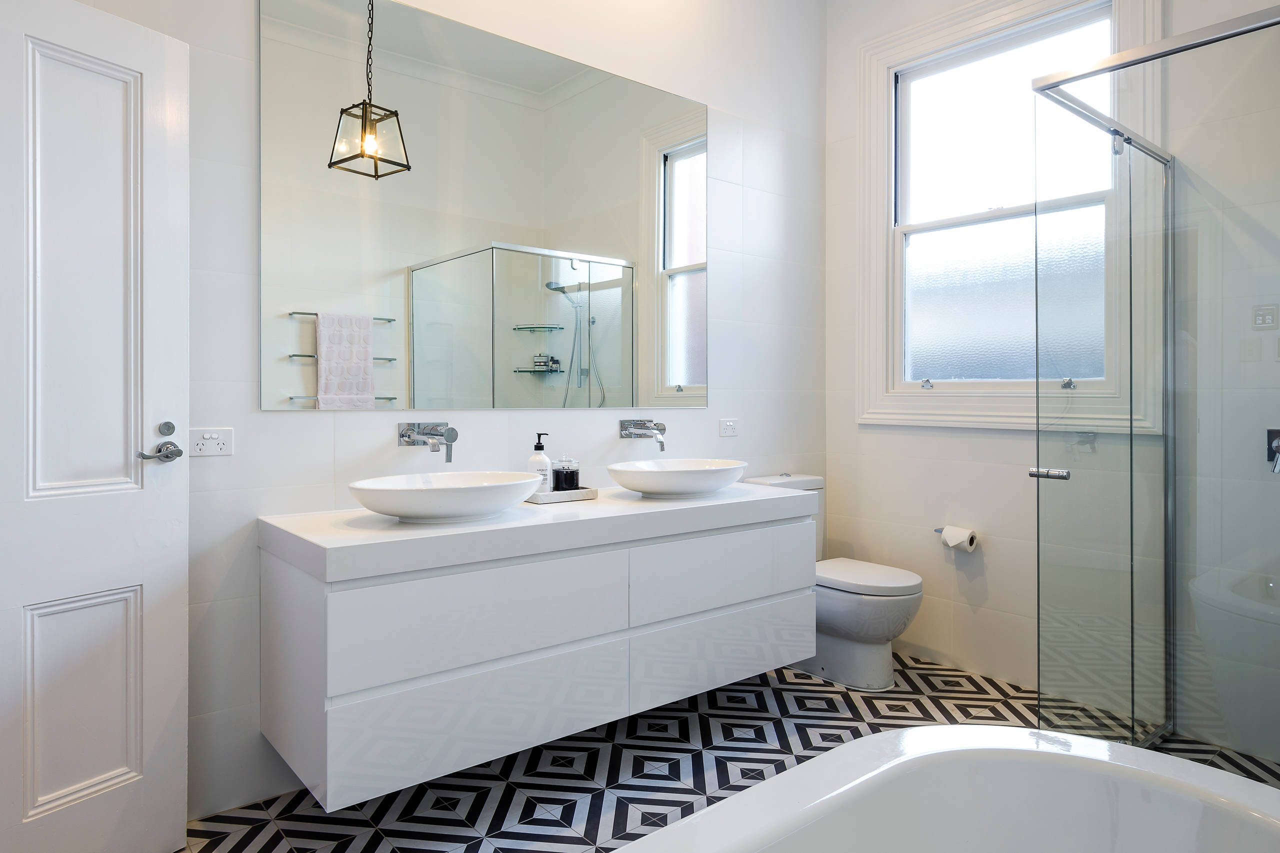 How To Choose A Bathroom Mirror Houzz Uk, What Size Mirror For 33 Inch Vanity
