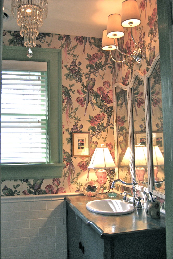 Immagine di una stanza da bagno country