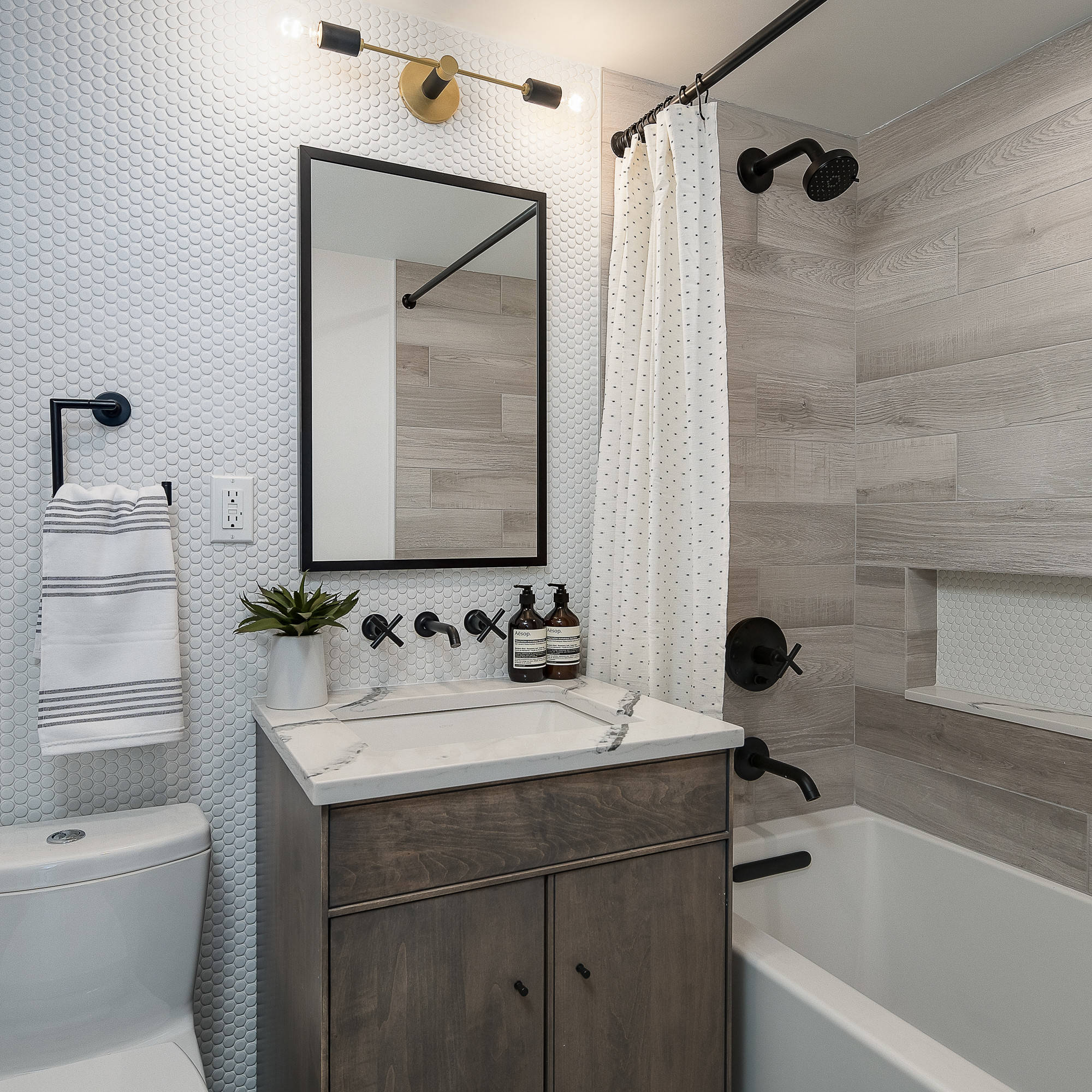 75 Beautiful Shower Curtain Pictures, Apartment Bathroom Ideas Shower Curtain