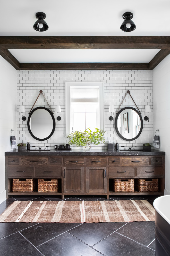Inspiration for a large rural ensuite bathroom in New York.