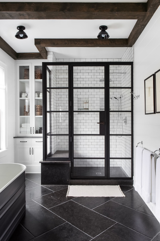 Свежая идея для дизайна: большая главная ванная комната в стиле кантри - отличное фото интерьера
