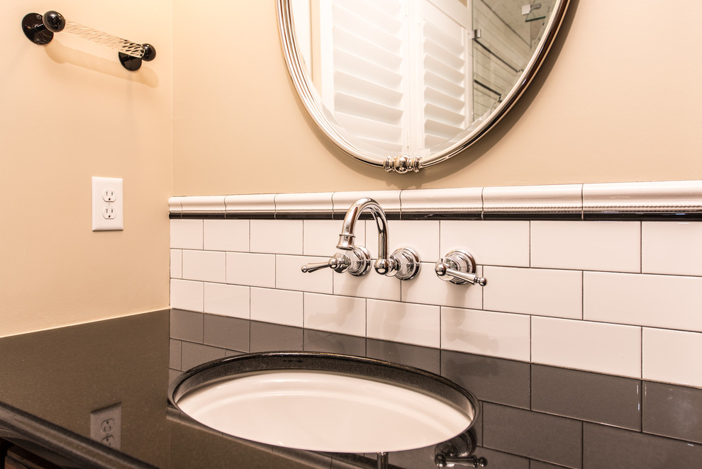 デンバーにあるトラディショナルスタイルのおしゃれな浴室の写真