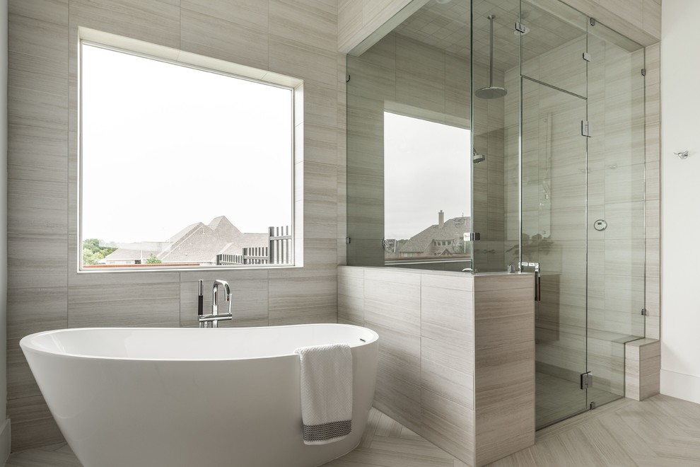 Diseño de cuarto de baño moderno con ducha con puerta con bisagras