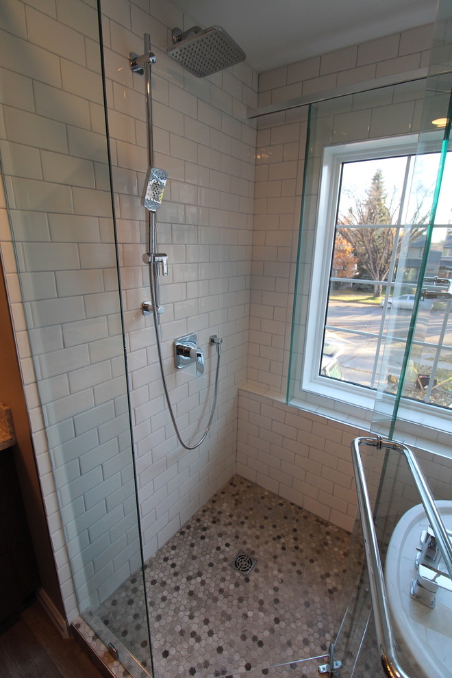 Uxbridge Drive Kitchen w/Island & Pantry Wall, 3 Bathrooms and Laundry