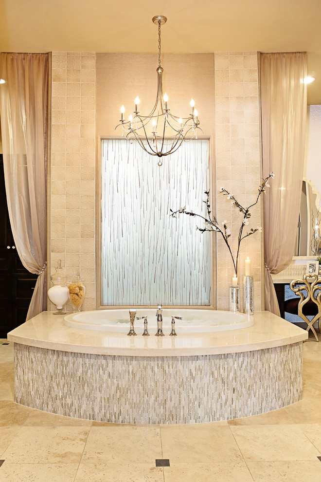 フェニックスにある広いトランジショナルスタイルのおしゃれな浴室の写真