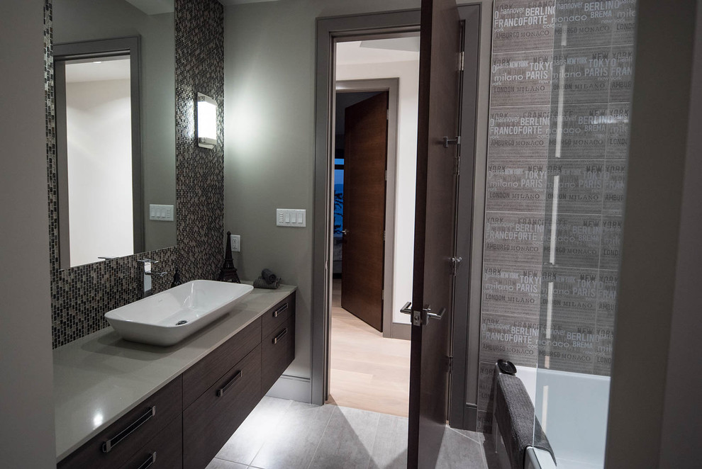 Inspiration pour une salle de bain design.