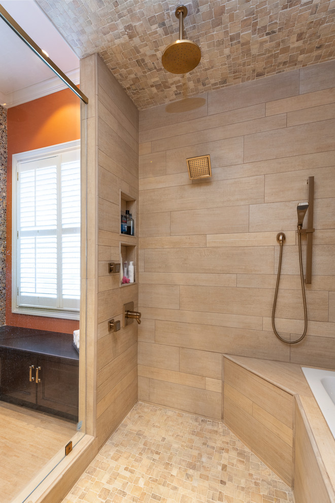Cette photo montre une salle de bain principale sud-ouest américain en bois foncé de taille moyenne avec un placard avec porte à panneau encastré, une baignoire posée, un combiné douche/baignoire, un carrelage beige, un sol en carrelage de porcelaine, un lavabo encastré, un plan de toilette en granite, un sol jaune, une cabine de douche à porte battante, un plan de toilette orange, des carreaux de porcelaine, une niche et un mur orange.
