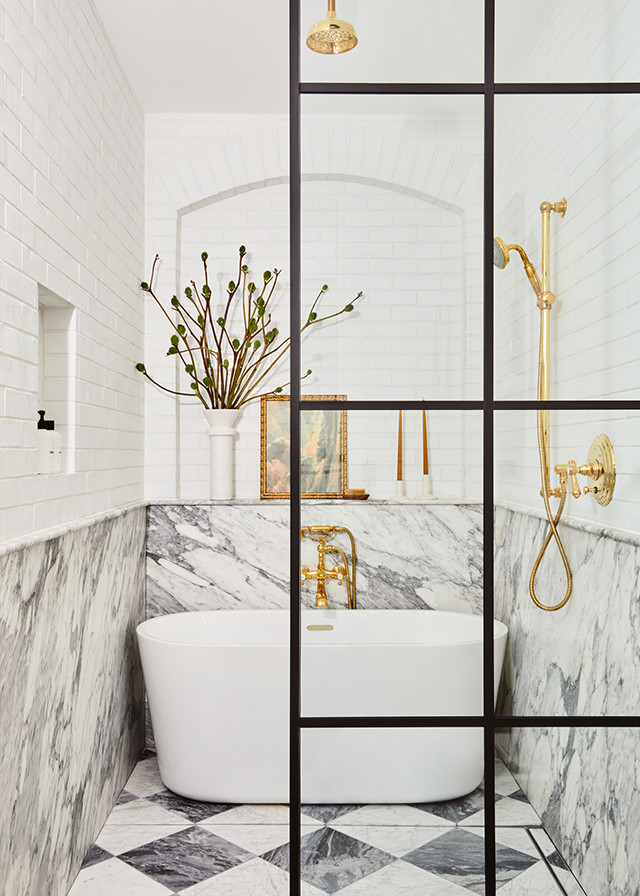 На фото: главная ванная комната среднего размера в стиле модернизм с фасадами цвета дерева среднего тона, отдельно стоящей ванной, душем над ванной, белой плиткой, керамической плиткой, белыми стенами, врезной раковиной, разноцветным полом, душем с распашными дверями, разноцветной столешницей, нишей, тумбой под две раковины и напольной тумбой